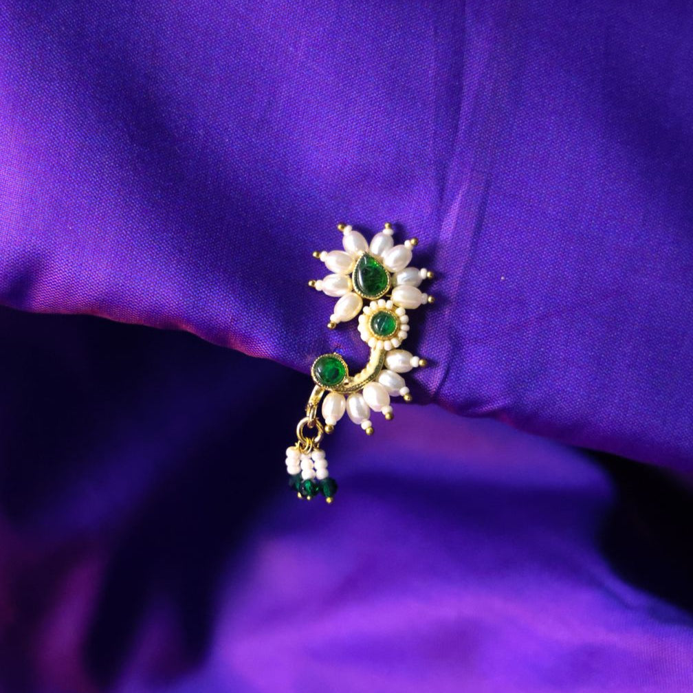 Pearl Blossom Green Nose Pin